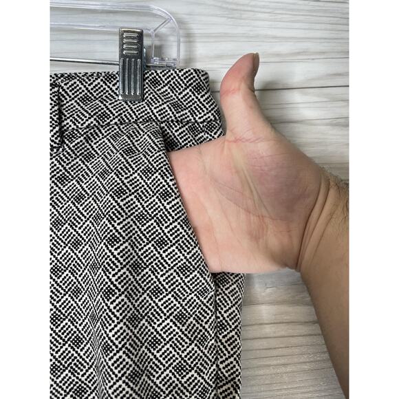 Old Navy Pants Womens 8 Black White Geo Harper Mid-Rise Cropped Stretch - Picture 3 of 12